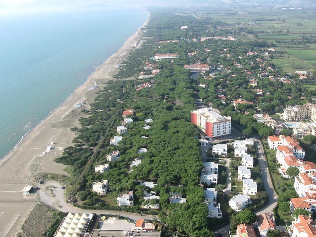 Giulivo Hotel & Village Baia Domizia Exterior photo